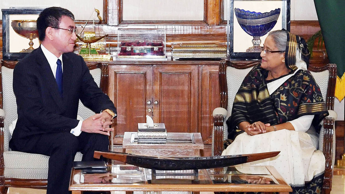 Visiting Japan foreign minister Taro Kono calls on prime minister Sheikh Hasina at her official Ganabhaban residence in Dhaka on Tuesday afternoon. Photo: PID