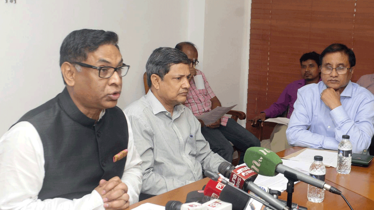 State minister for power and energy Nasrul Hamid addresses a press briefing at the power and energy ministry’s conference room in Dhaka on Wednesday. Photo: PID