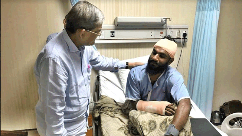 BNP secretary general Mirza Fakhrul Islam Alamgir visits AP photojournalist AM Ahad at United Hospital on Wednesday.  Photo: UNB