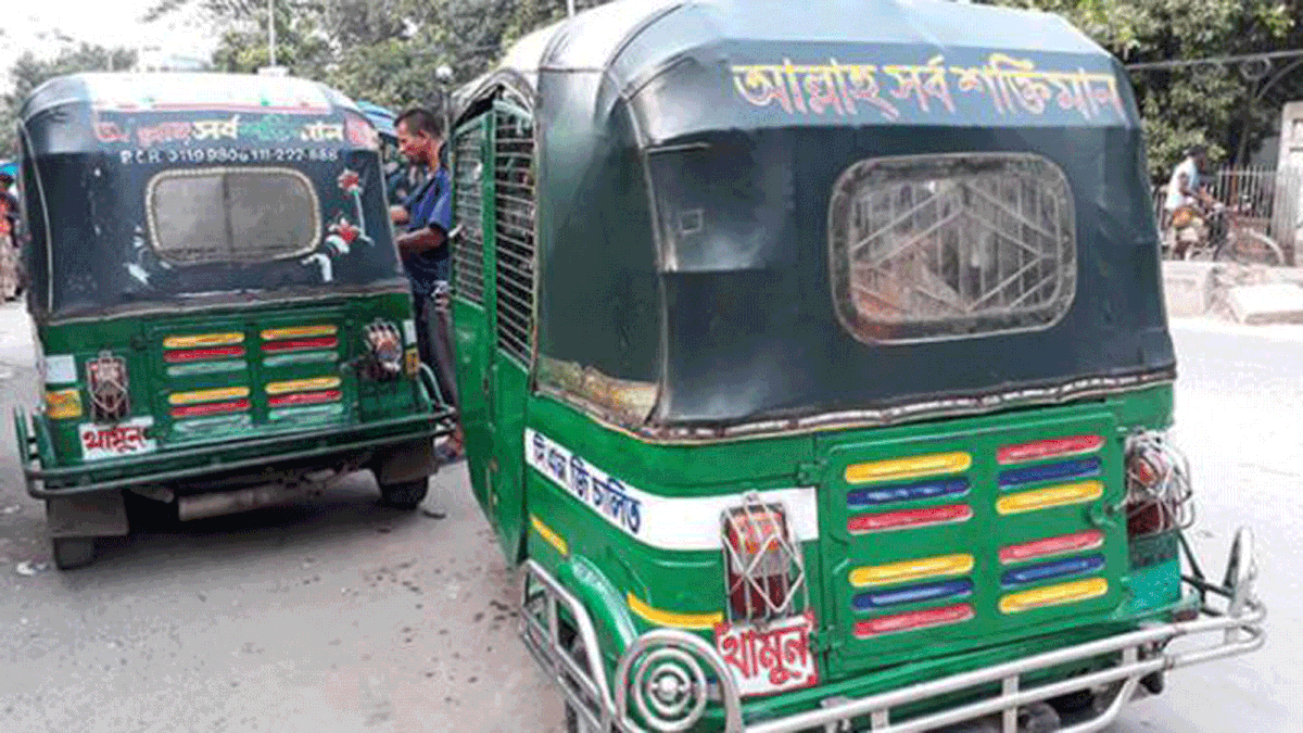 CNG run auto rickshaw drivers are taking advantage of decreased public transport in the capital. Prothom Alo File Photo