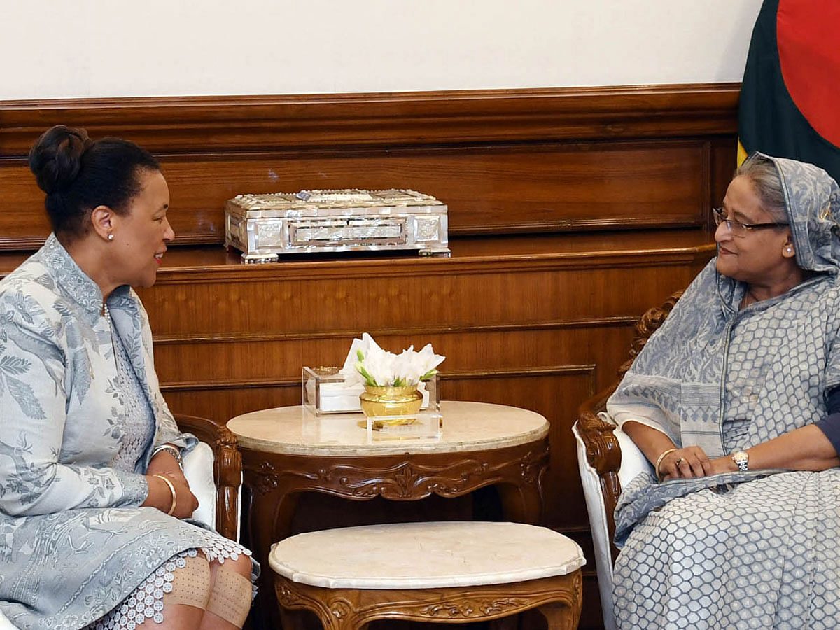 Commonwealth secretary general Patricia Scotland calls on prime minister Sheikh Hasina at her office in Dhaka on Thursday. Photo: PID