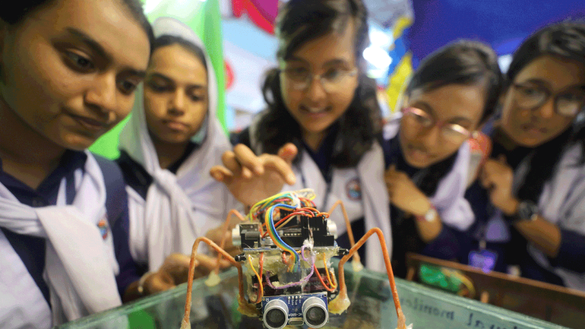 Students check a robot spider at Premier University’s stall in a Science Fair in Chattogram on 28 July. The district administration of Chattogram organised the 3-day fair at gymnasium ground of the city. Students of various institutes participate in the fair. Photo: Sowrav Das