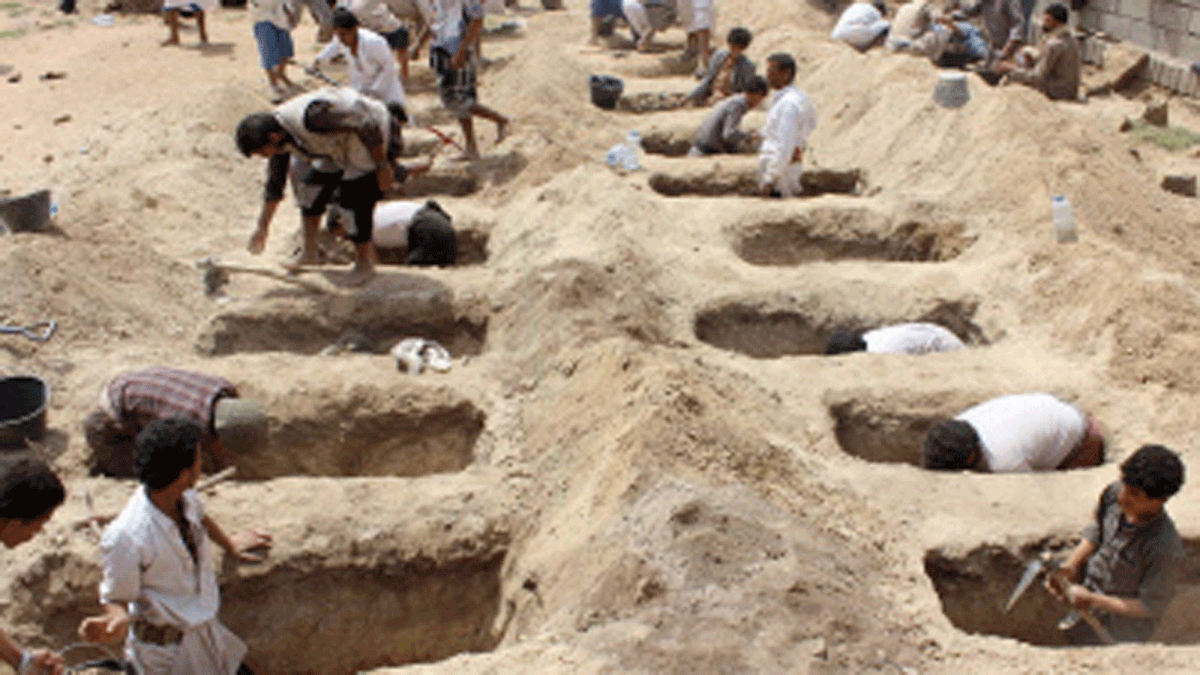 Yemenis dig graves for children, who were killed when their bus was hit during a Saudi-led coalition air strike, that targeted the Dahyan market the previous day in the Huthi rebels` stronghold province of Saada on 10 August 2018.