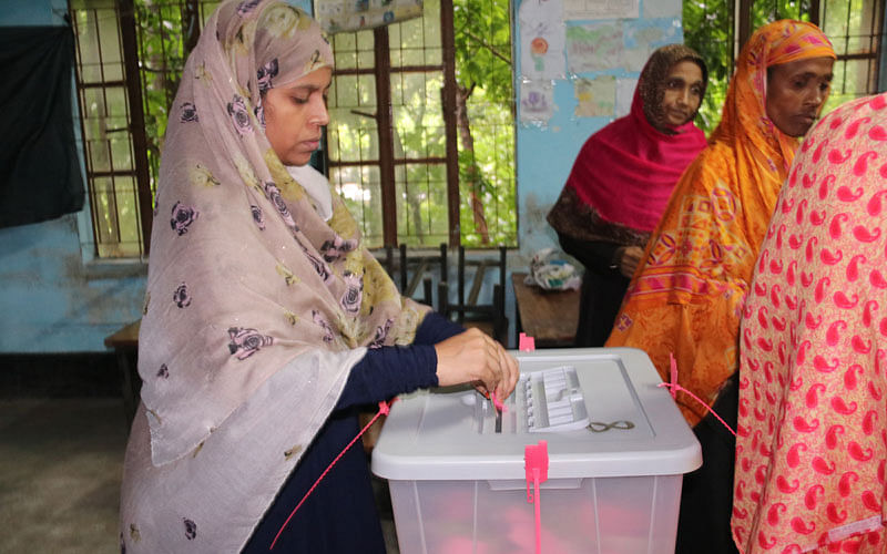 A woman votes as re-voting in two centres in Sylhet city is underway on Saturday. Photo: Prothom Alo