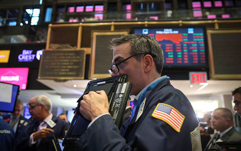 Traders and financial professionals work on the floor of the New York Stock Exchange (NYSE) ahead of the closing bell on 10 August 2018 in the Brooklyn borough of New York City. The Dow Jones Industrial Average closed down nearly 200 points on Friday, as markets reacted negatively to a sharp plunge in Turkish currency, the Lira, as Turkey heads toward a potential financial crisis. Photo: AFP