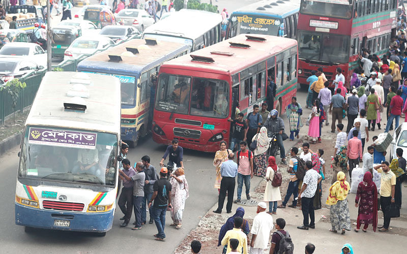 The photo shows chaotic situation is back on Dhaka roads. Prothom Alo File Photo