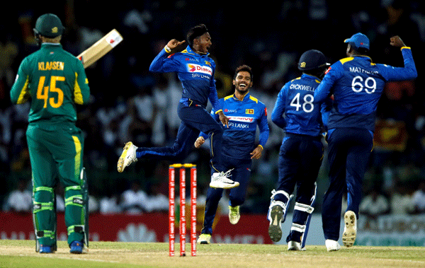 Sri Lanka`s Akila Dananjaya (above) celebrates with his teammates after taking the wicket of South Africa`s Heinrich Klaasen (45). Photo: Reuters