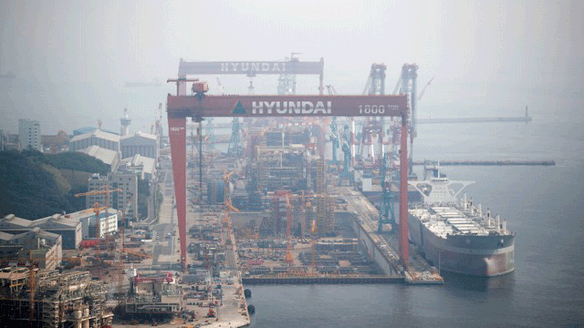 Giant cranes of Hyundai Heavy Industries are seen in Ulsan, South Korea, 29 May 2018. Picture taken on 29 May 2018. Photo: Reuters