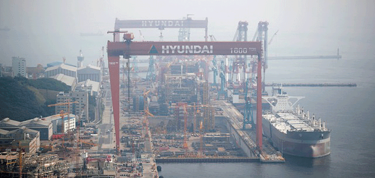 Giant cranes of Hyundai Heavy Industries are seen in Ulsan, South Korea, 29 May 2018. Picture taken on 29 May 2018. Photo: Reuters