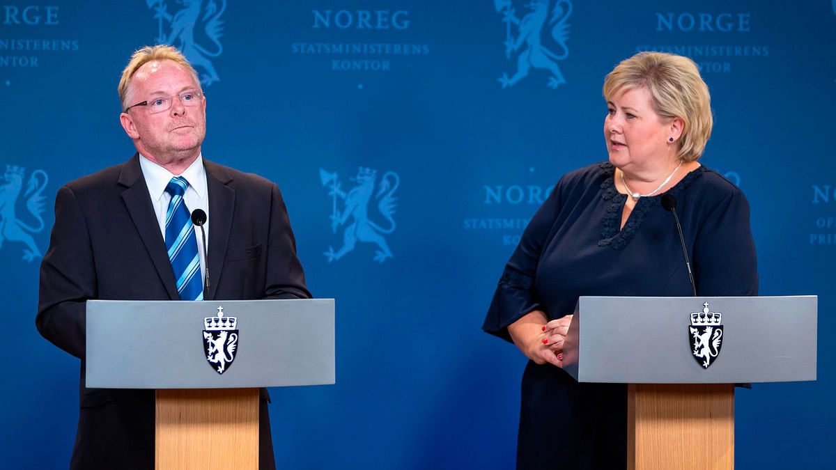 Norway’s prime minister Erna Solberg ® and Norway’s fisheries minister Per Sandberg give a joint press conference on 13 August 2018 in Oslo. Norway’s rightwing fisheries minister Per Sandberg quit after breaching security protocol when he went on holiday to Iran with an Iranian-born former beauty queen, in a major media scandal. - Photo: AFP