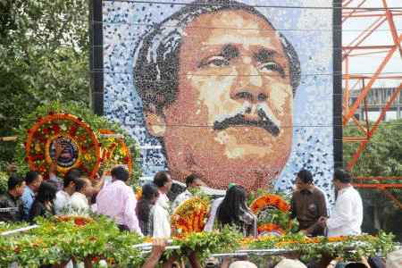 People pay homage to Bangabandhu Sheikh Mujibur Rahman on 15 August in front of his mural on national mourning day in Bangladesh. Majampur, Kushtia. Photo: Touhidi Hossain