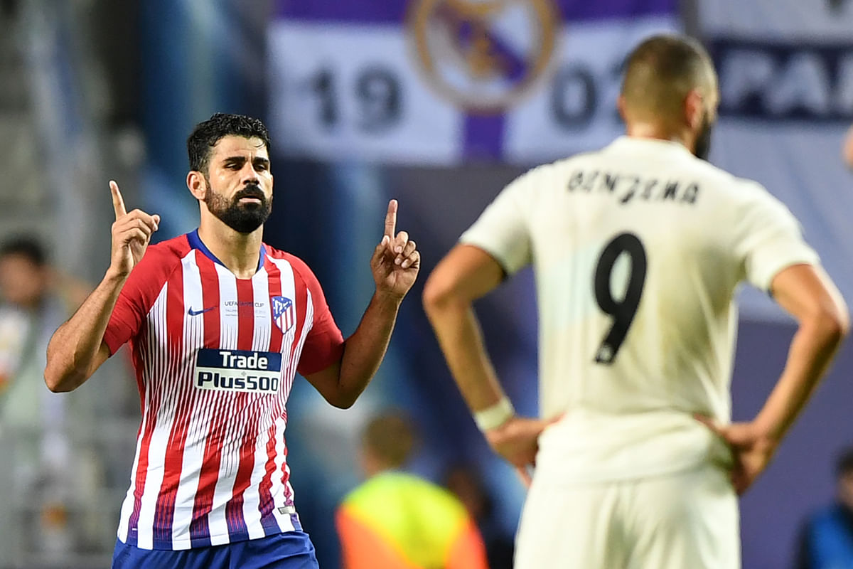 Atletico Madrid`s Spanish forward Diego Costa (L) celebrates after scoring a second goal during the UEFA Super Cup football match between Real Madrid and Atletico Madrid at the Lillekula Stadium in the Estonian capital Tallinn on 15 August 2018. Photo: AFP