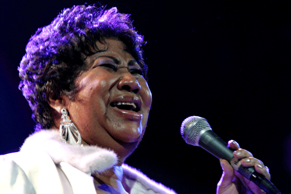 In this 21 November, 2008 file photo, Aretha Franklin performs at the House of Blues in Los Angeles. Photo: AP