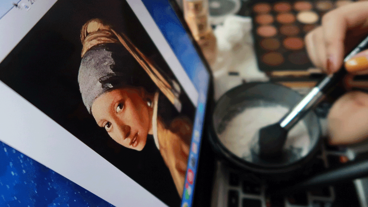 Makeup artist He Yuhong, also known as `Yuya`, uses her makeup brush during a recording of her transformation into the `Girl with a Pearl Earring`, the 17th century oil painting by Dutch painter Johannes Vermeer, at her house in Chongqing, China on 14 August 2018. Photo: Reuters