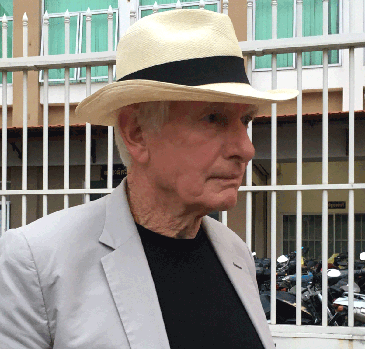 Hollywood director Peter Weir leaves the court in Phnom Penh after testifying in the trial of detained Australian filmmaker James Ricketson on 16 August. Photo: AFP