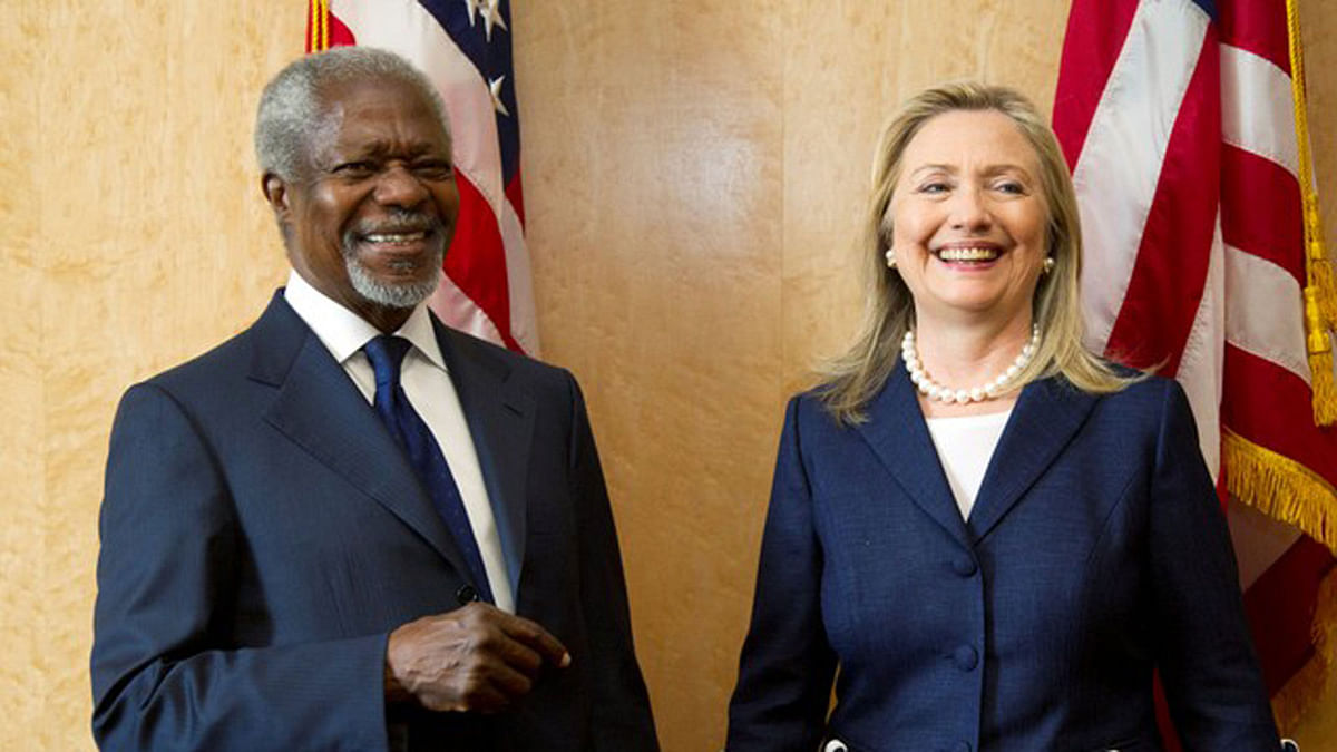 US Secretary of State Hillary Clinton and Kofi Annan, Joint Special Envoy of the United Nations and the Arab League for Syria, pose before the Action Group on Syria meeting at the United Nation`s Headquarters in Geneva on 30 June 2012. Photo: Reuters