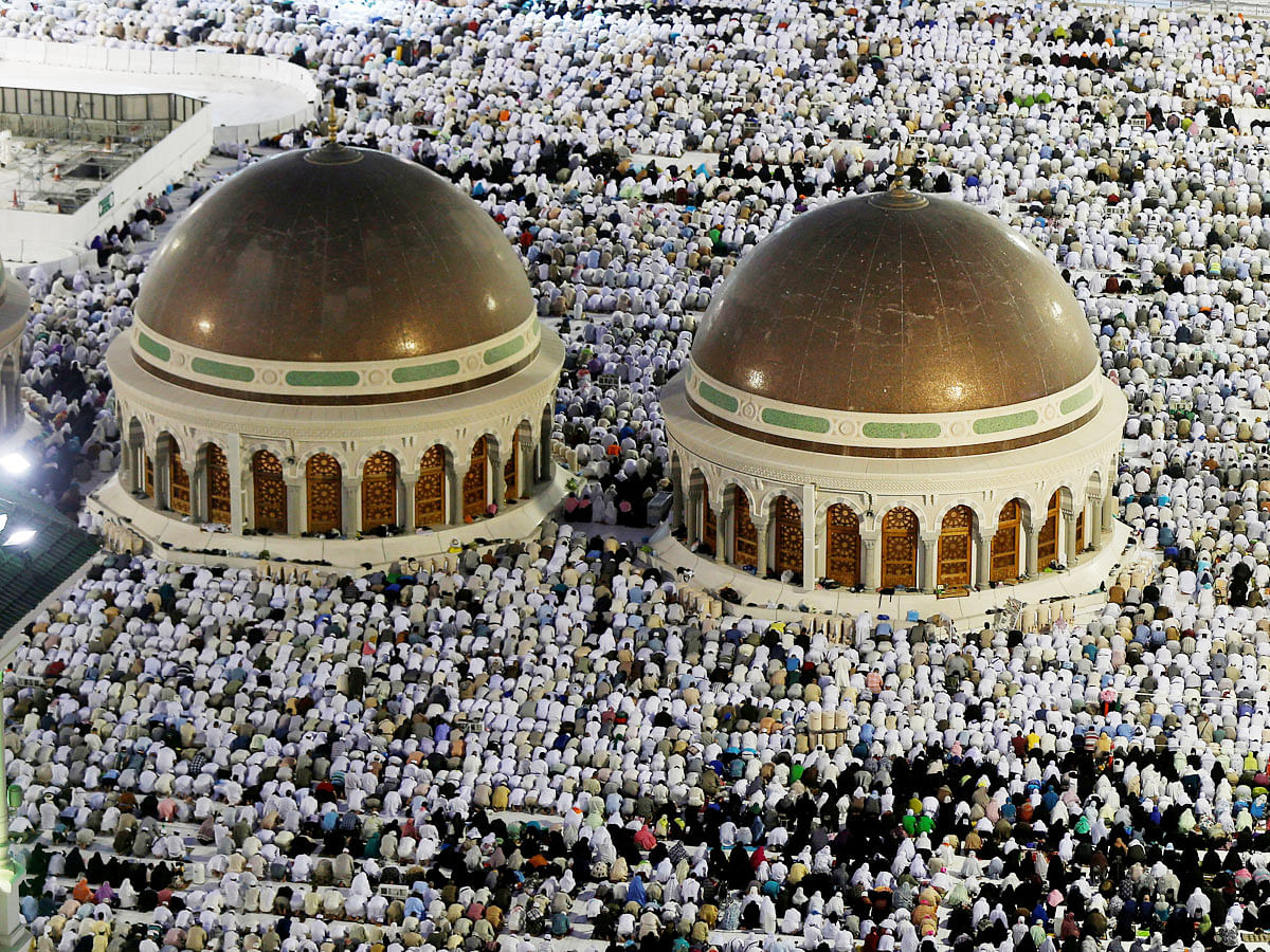 Muslim pilgrims pray near the holy Kaaba (not seen) at the Grand Mosque, during the annual hajj pilgrimage in Makkah 27 September, 2014. Photo: Reuters