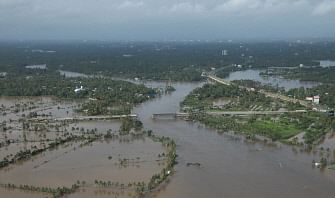 View of a flooded area is pictured in the north part of Kochi, in the Indian state of Kerala on 18 August 2018. Rescuers in helicopters and boats fought through renewed torrential rain on 18 August to reach stranded villages in India`s Kerala state as the toll from the worst monsoon floods in a century rose above 320 dead. Photo: AFP