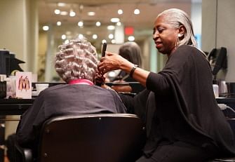 Jacqueline Robinson, who has done hair for the late Aretha Franklin, works on a customer on 17 August 2018 at Salon Jacqueline & Spa in Southfield, Michigan. Photo: AFP