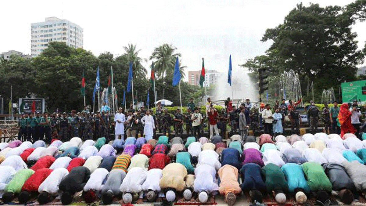 People at the main Eid congregation of the country held at the Supreme Court premises in Dhaka on Wednesday under the auspices of Dhaka South City Corporation. A separate congregation for women was also held at the Eidgah. 22 August. Photo: Hasan Raja
