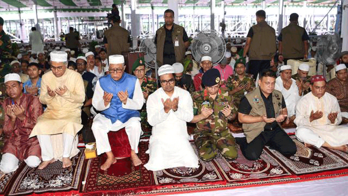 President Abdul Hamit offers Eid prayer at the National Eidgah in Dhaka on 22 August. Photo: Hasan Raja