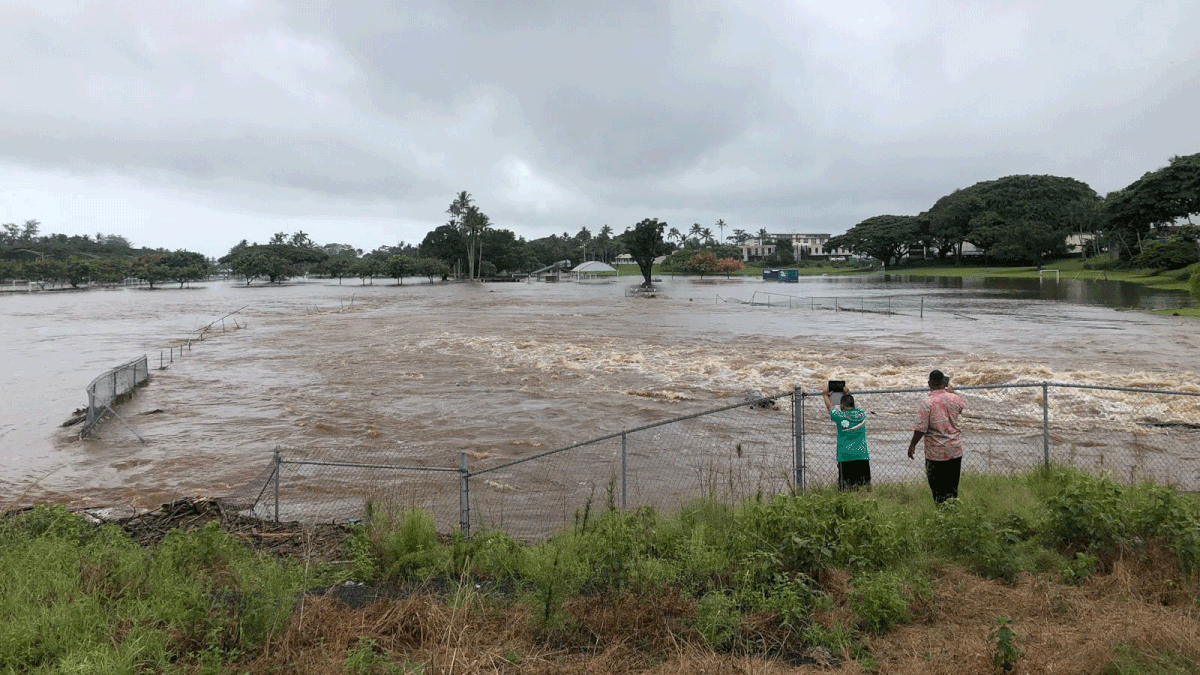 People look at heavy flooding in Hilo, Hawaii, US 23 August, 2018 in this picture obtained from social media. Photo: Reuters