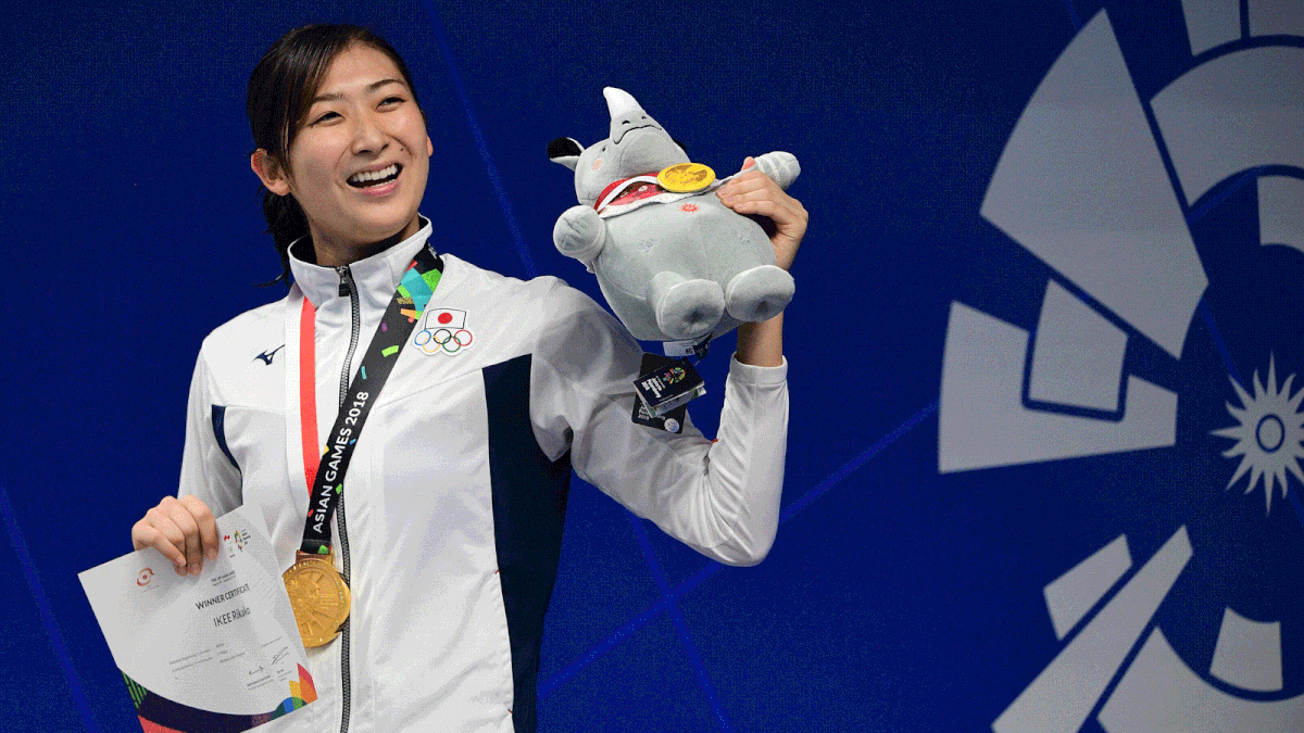 Gold medallist Japan`s Rikako Ikee celebrates during the victory ceremony for the women’s 50m freestyle swimming event during the 2018 Asian Games in Jakarta on 24 August 2018. -- Photo: AFP