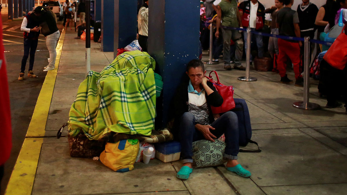 Venezuelan migrants wait at Binational Border Service Centre of Peru, on the border with Ecuador, in Tumbes, Peru on 24 August 2018. Photo: Reuters