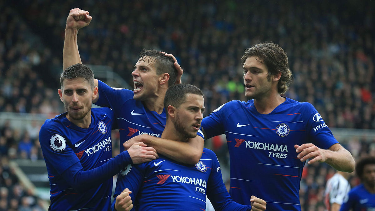 Chelsea`s Belgian midfielder Eden Hazard (C) celebrates scoring the opening goal during the English Premier League football match between Newcastle United and Chelsea at St James` Park in Newcastle-upon-Tyne, north east England on 26 August 2018. Photo: AFP
