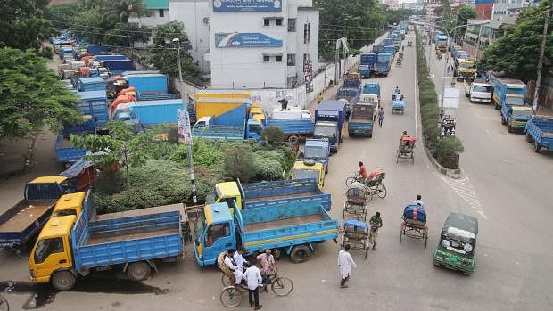 The street from Satrasta to Tejgaon railway crossing was cleared of the illegal truck stand two and a half years ago. The truck, pickup and covered vans are back again. Dhaka, 27 August. Photo: Abdus Salam