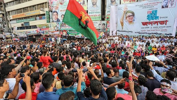 A section of the activists and leaders congregate in front of the BNP central office at Nayapaltan, Dhaka on the 40th foundation anniversary of the party on 1 September 2018. Photo: Dipu Malakar