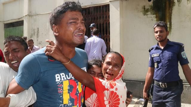 Family members of a victim in Sunday`s bus crash cry outside of Rangpur Medical College Hospital mortuary on 2 September. Photo: Mainul Islam
