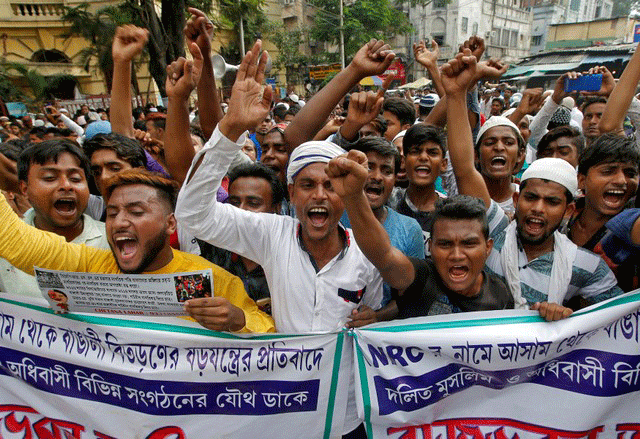People shout slogans during a protest against what they say is the draft list of the National Register of Citizens (NRC) in the northeastern state of Assam, in Kolkata, India, 30 August 2018. Photo: Reuters