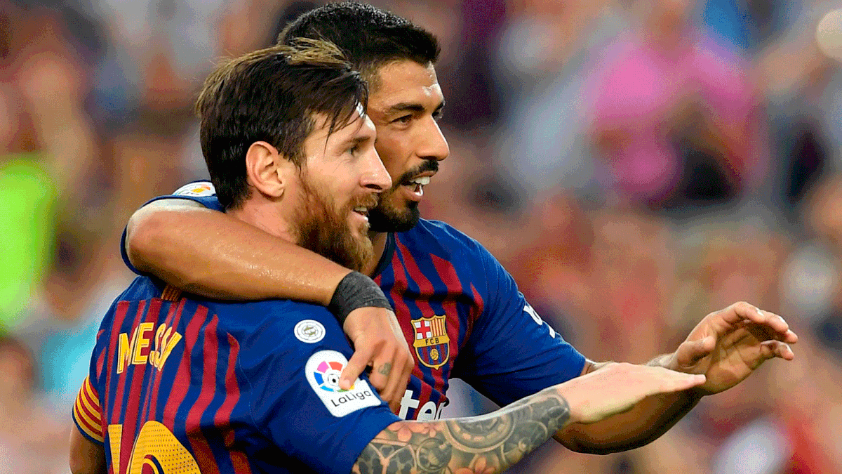 Barcelona`s Argentinian forward Lionel Messi (L) celebrates scoring his team`s sixth goal with Barcelona`s Uruguayan forward Luis Suarez during the Spanish league football match between FC Barcelona and SD Huesca at the Camp Nou stadium in Barcelona on 2 September 2018. Photo: AFP