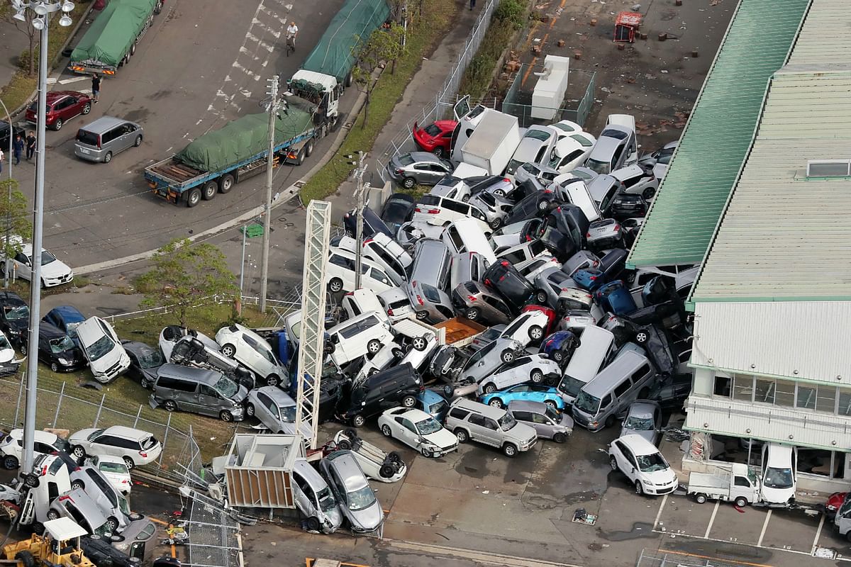 An aerial view from a Jiji Press helicopter shows vehicles piled in a heap due to strong winds in Kobe, Hyogo prefecture on September 5, 2018, after typhoon Jebi hit the west coast of Japan. The toll in the most powerful typhoon to hit Japan in a quarter century rose on September 5 to nine, with thousands stranded at a major airport because of storm damage. Photo: AFP