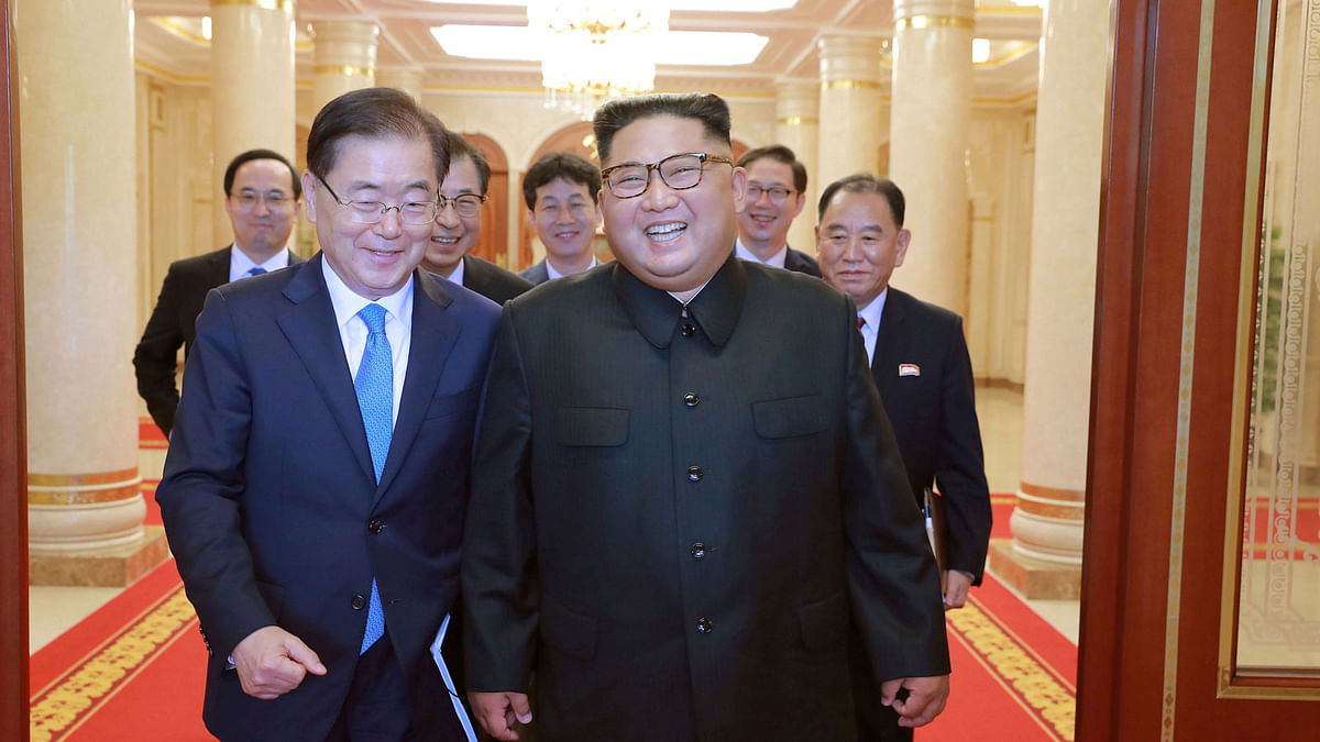 A South Korean envoy walks with North Korean leader Kim Jong Un during their meeting in Pyongyang. Photo: Reuters