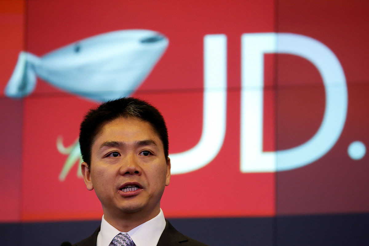 Liu, CEO and founder of JD.com, speaks before ringing the opening bell at the NASDAQ Market Site building in New York. Photo: Reuters