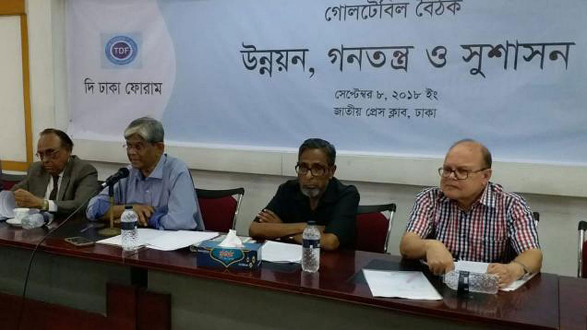 Bangladesh Bank (BB) former governor Salehuddin Ahmed addresses a roundtable titled ‘Development, Democracy and Good Governance’ at the National Press Club on Saturday. Photo: Prothom Alo