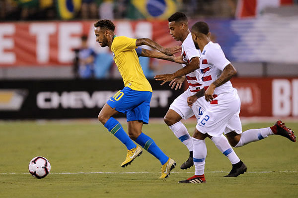 Brazil`s foward Neymar vies for the ball against US midfielder Kellyn Acosta during the international friendly match between Brazil and the US at the Metlife Stadium in East Rutherford, New Jersey on 7 September 2018. Photo: AFP