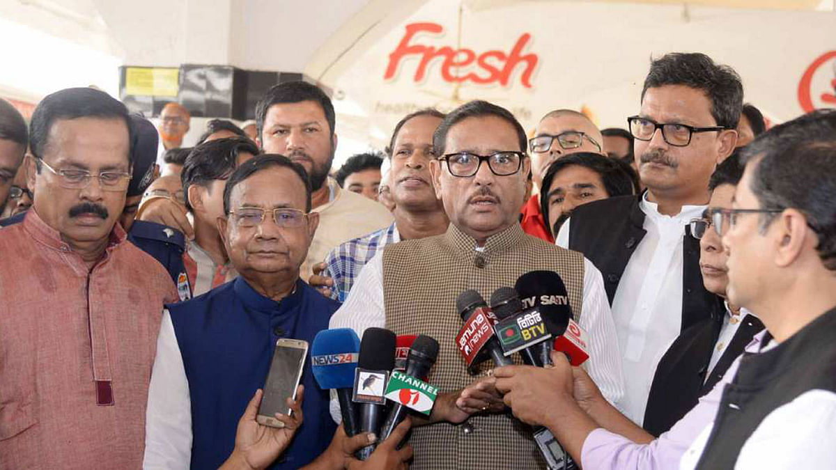 Bangladesh Awami League (AL) general secretary Obaidul Quader talks to the newsmen before departing with party delegates to carry out electioneering in northern districts. Photo: UNB