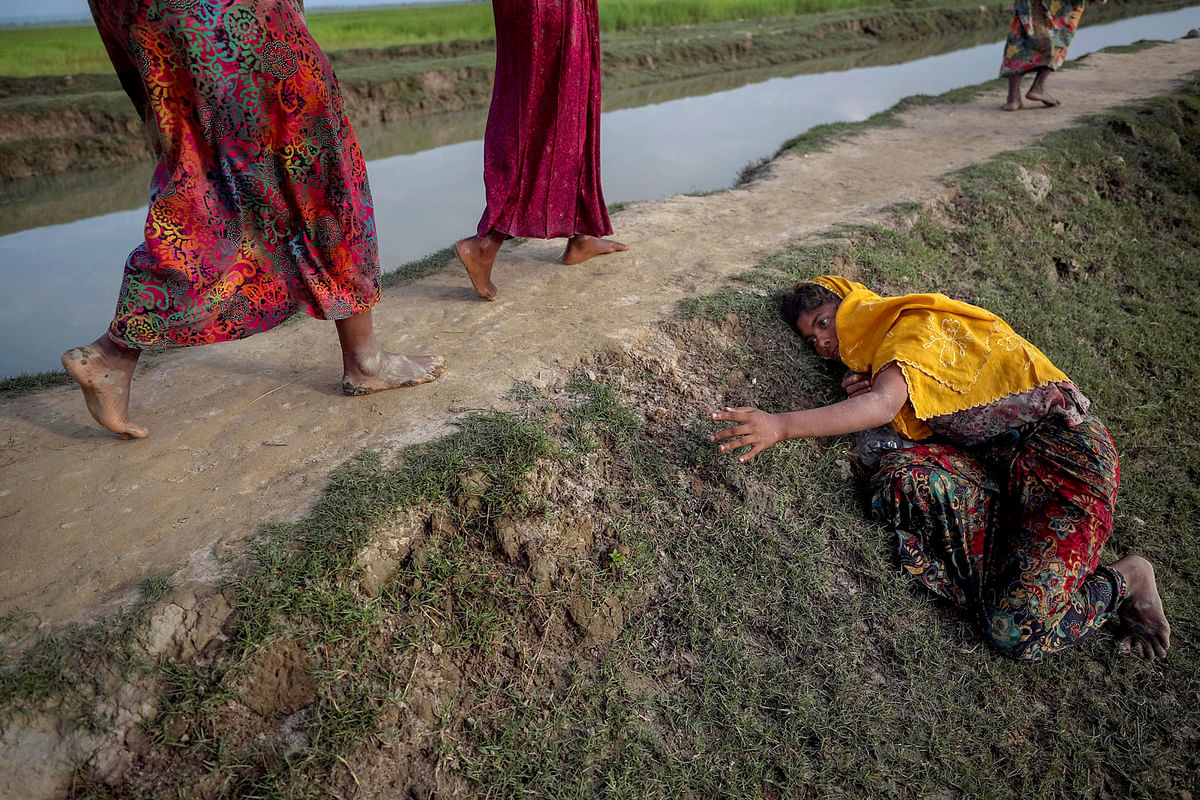An exhausted Rohingya refugee fleeing violence in Myanmar cries for help from others crossing into Palang Khali, near Cox`s Bazar, Bangladesh on 2 November 2017. Reuters File Photo