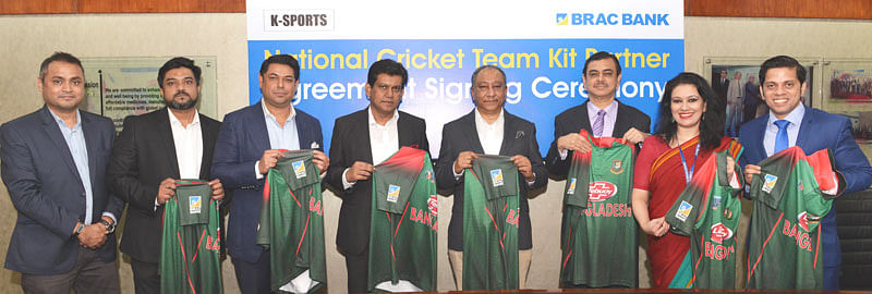 BCB president Nazmul Hassan, CEO Nizam Uddin Chowdhury and BRAC Bank CEO and managing director Selim RF Hussain were present on the occasion.