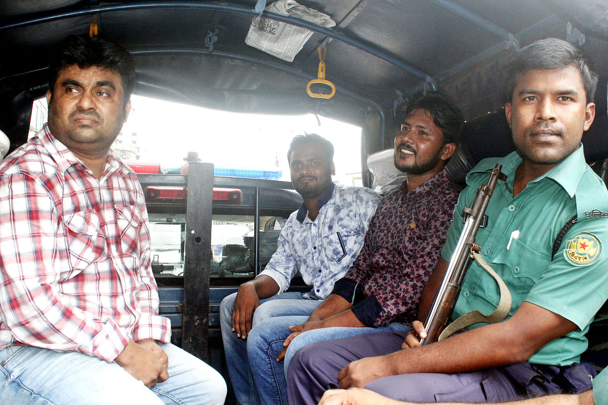 Police pick up BNP men from the human chain programme