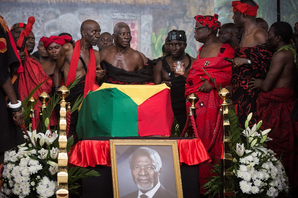 Local chiefs, politicians and extended family members wait to pay their respects to Kofi Annan, Ghanaian diplomat and former Secretary General of United Nations who died on 18 August at the age of 80 after a short illness, at the entrance of Accra International Conference Centre in Accra on 12 September 2018. Photo: AFP