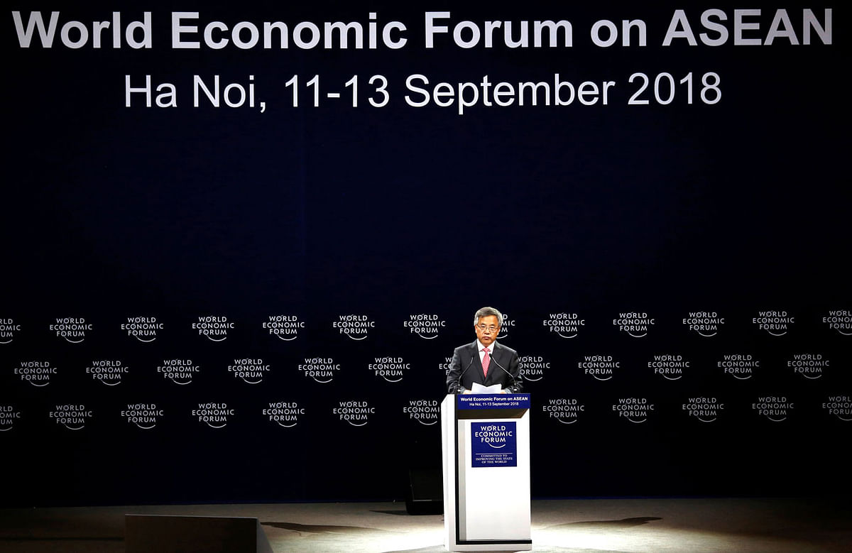 Chinese vice premier Hu Chunhua speaks at the plenary session of the World Economic Forum on ASEAN at the Convention Center in Hanoi. Photo: Reuters