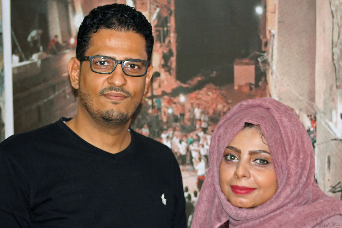 Yemeni director Amr Gamal (L) poses for a photograph with an actress after the screening of their movie `10 Days Before the Wedding` at a cinema of the Southern city of Aden on 13 September, 2018. Photo: AFP