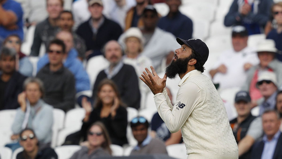 England`s Moeen Ali catches out India`s Rishabh Pant for 114 runs during play on the final day of the fifth Test cricket match between England and India at The Oval in London on 11 September 2018. -- Photo: AFP
