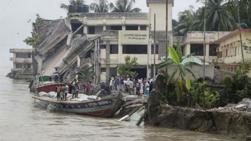 Mulfatganj Bazar of Shariatpur’s Naria upazila is disappearing due to violent erosion of Padma river in recent weeks. Photo: Sajid Hossain