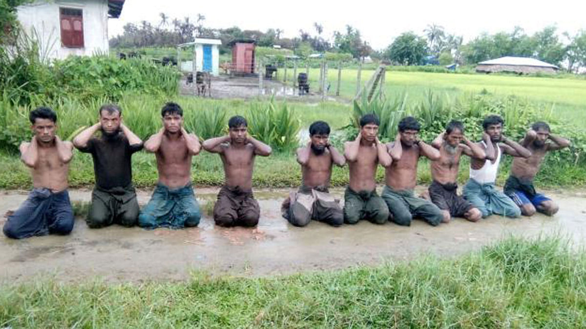 Ten Rohingya Muslim men with their hands bound kneel in Inn Din village. Picture taken 1 September 2017. Photo: Reuters