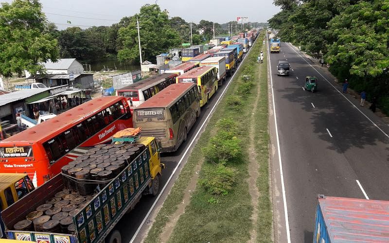 This file photo shows long tailback on the Dhaka-bound side of Dhaka-Chattogram highway. Photo: Prothom Alo